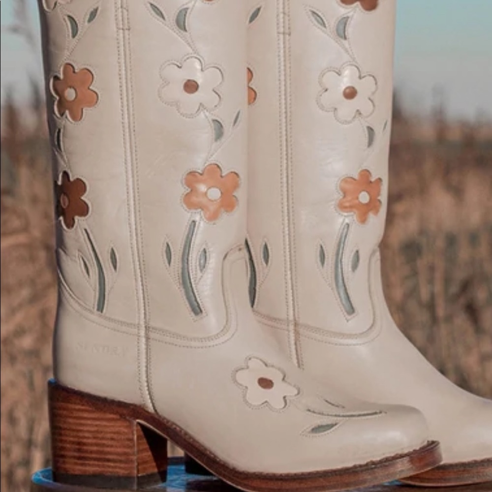 ISO!! Size 8 or 8.5!! DYING FOR THESE SHOES